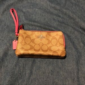 NWOT Coach Signature Wristlet double compartments